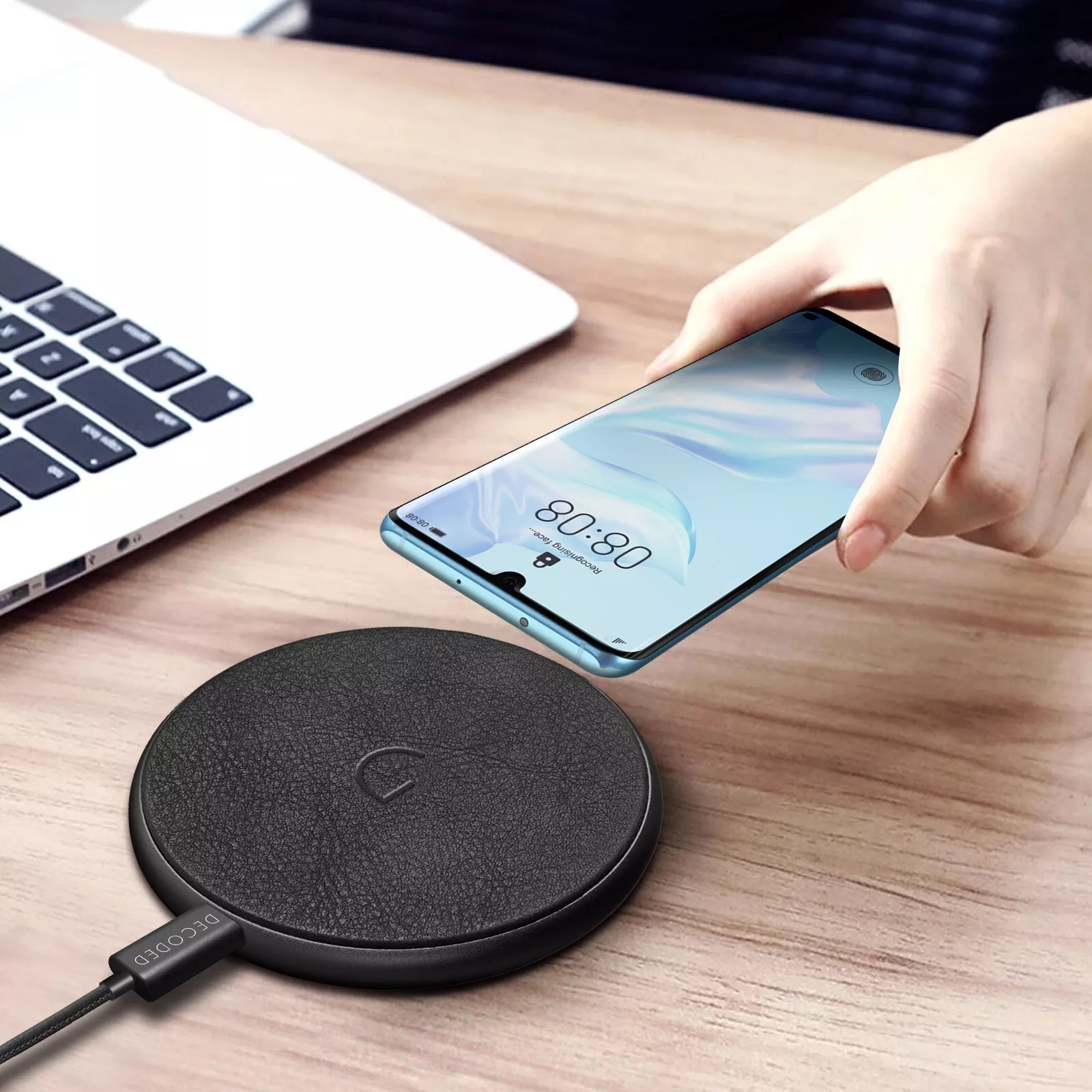 Decoded Leather Wireless Fast Universal Fast Charger - Image 3