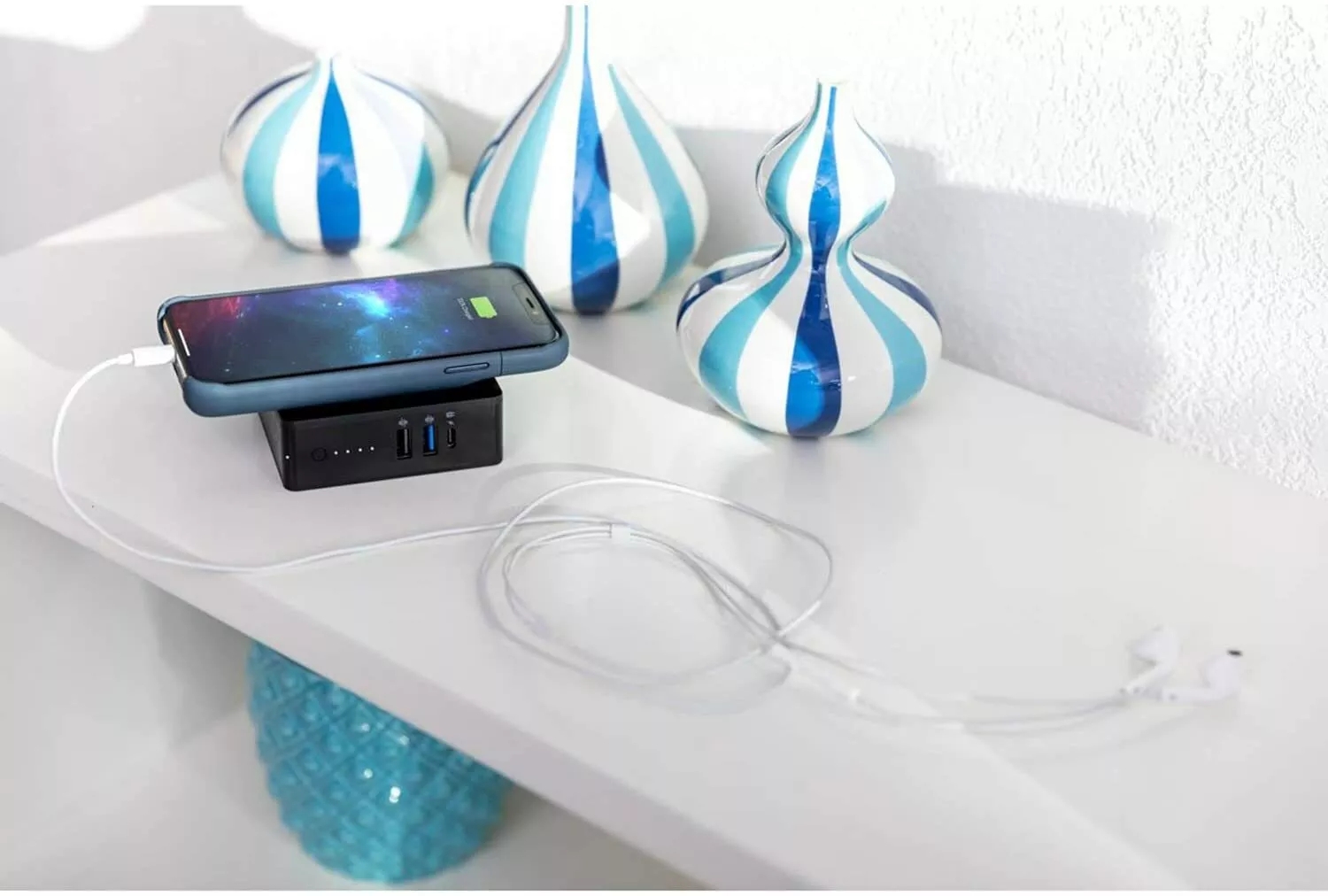 Official Mophie Global Powerstation Hub 6000mAh Black Qi Fast Wireless Charger - Image 2